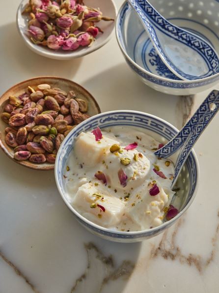 Hétaliyé (Flan à l'eau de rose et crème glacée) | Les Filles Fattoush