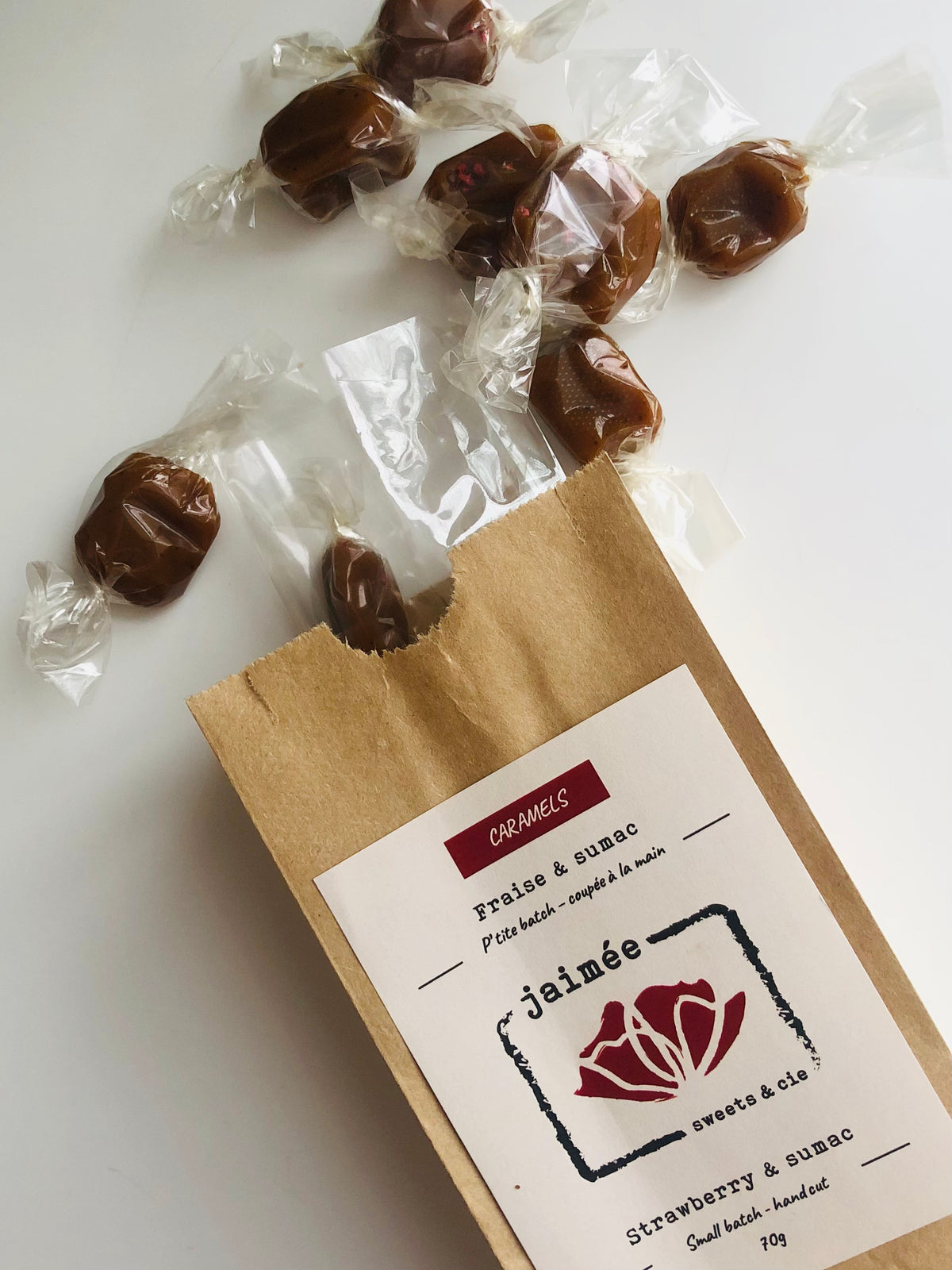 Caramels saveurs fraises et sumac de la marque Jaimée Sweets